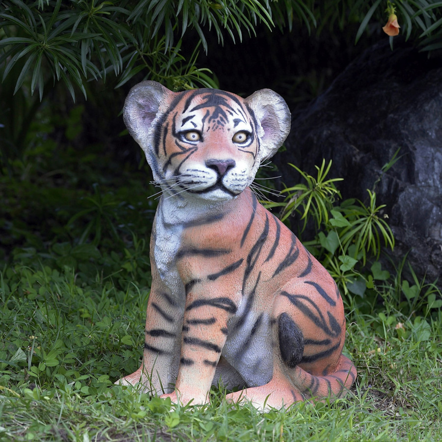 Toscano - The Grand-Scale Sitting Bengal Tiger Cub Statue