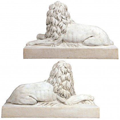 Toscano - Set of 2 Castle Courtyard Lion Sentinel Statues