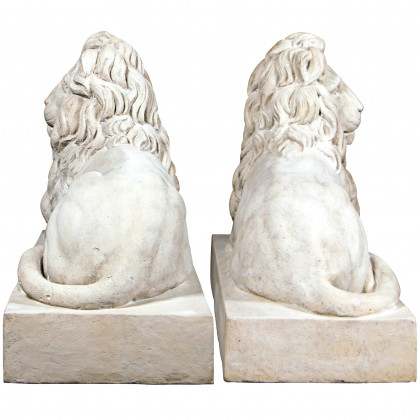 Toscano - Set of 2 Castle Courtyard Lion Sentinel Statues