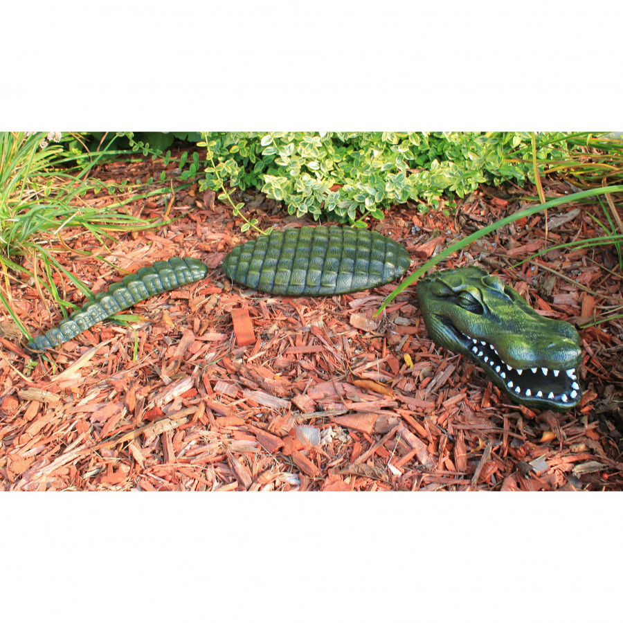 Toscano - Fearless Lawn Gator of the Castle Moat Statue