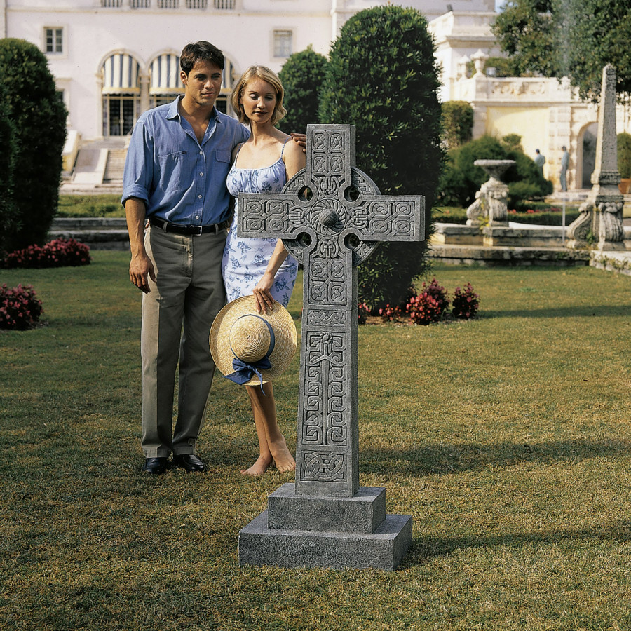 Toscano - Full-Size Chisholm Highland Celtic Cross Statue