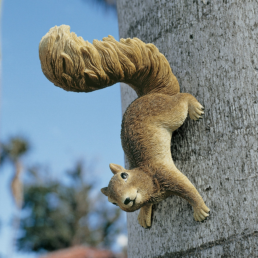 Toscano - Simone the Squirrel Hanging Statue