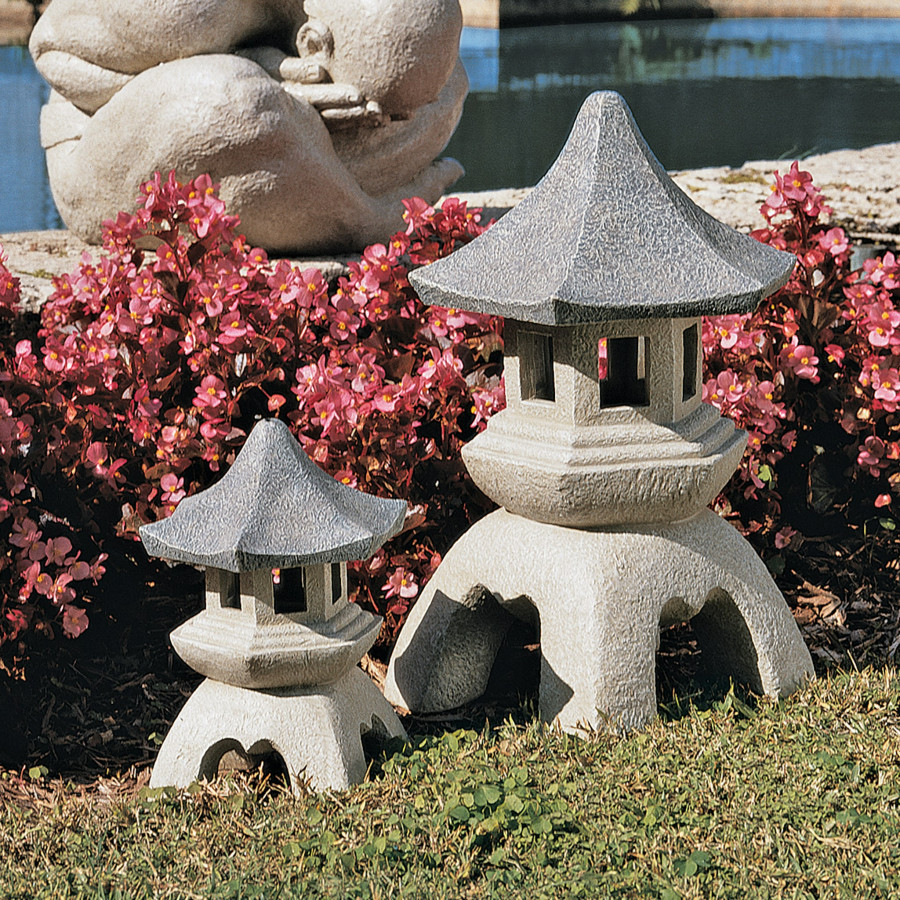 Toscano - Set of Asian Temple Pagoda Lantern Statue