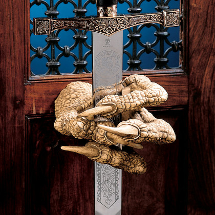 Toscano - Dragons Thorne MacGarvey Claw Sword Hanger Wall Sculpture Set