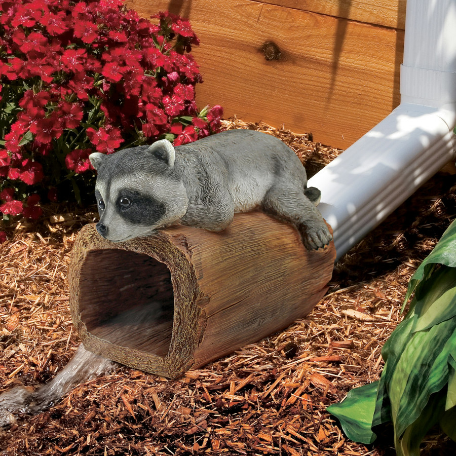 Toscano - Raider the Raccoon Gutter Guardian Downspout Statue