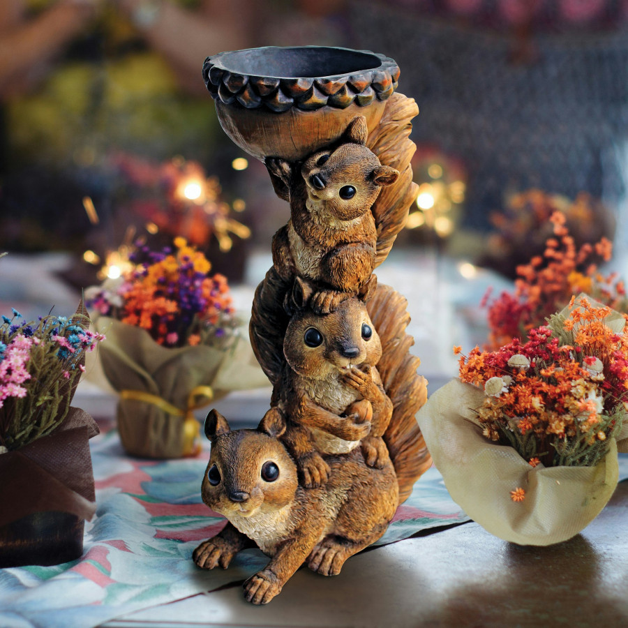 Toscano - Three a Crowd Stacked Squirrel Statue
