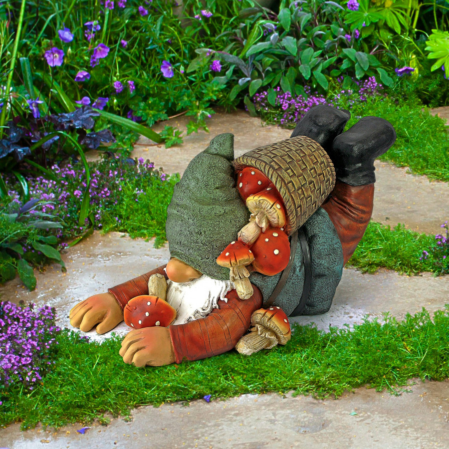 Toscano - Clumsy Karl the Mushroom Hunter Gnome Statue