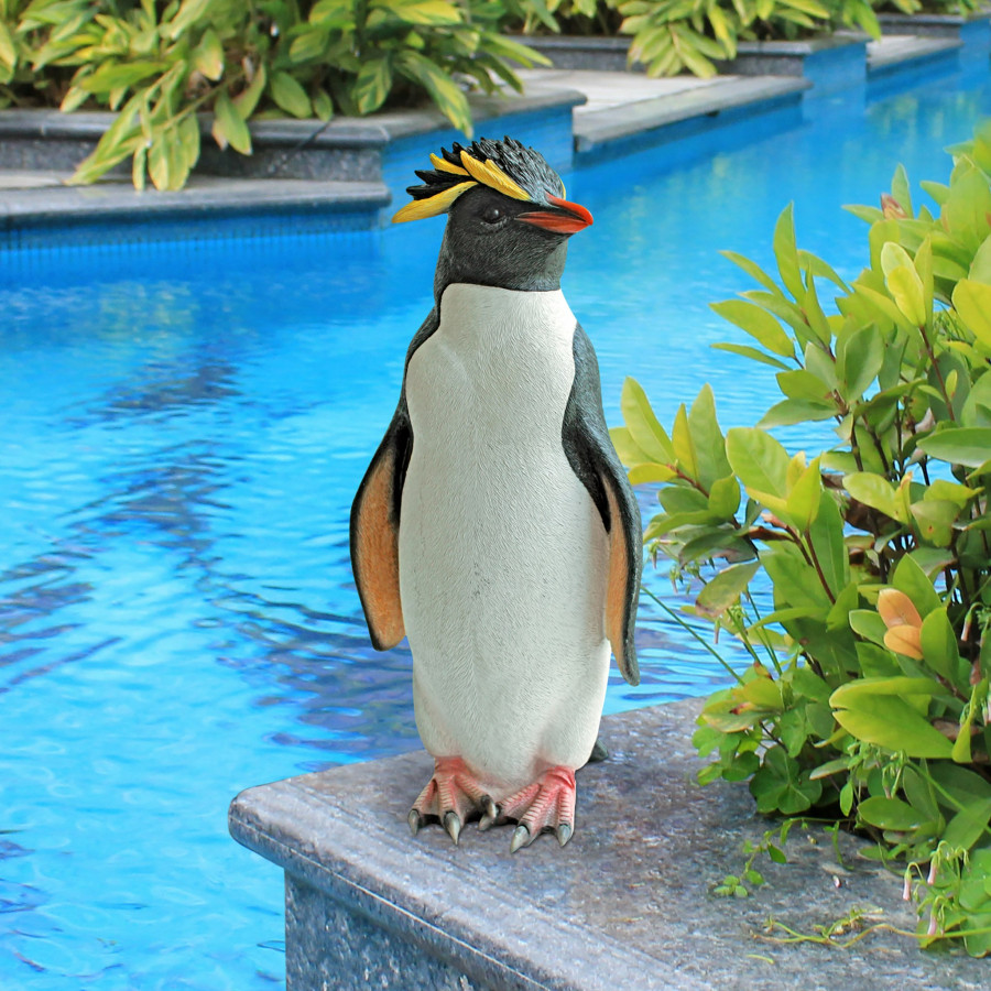 Toscano - Rock Hopper Penguin Statue