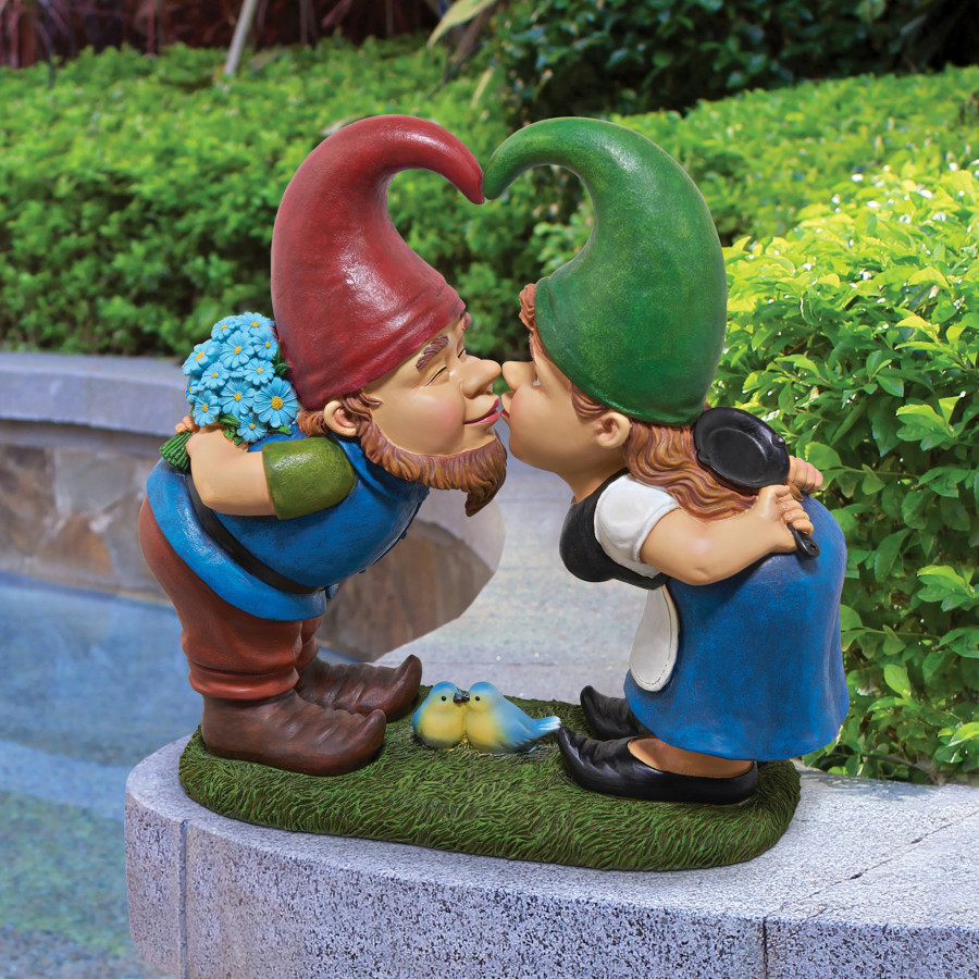 Toscano - Kiss and TellLover Gnomes Statue