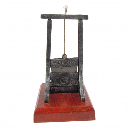 Toscano - Desk-Sized Guillotine