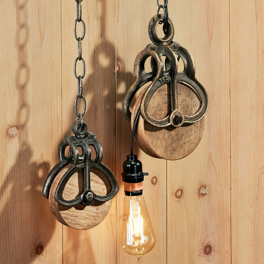 Toscano - Set of Vintage-Style Wheel Farm Pulley in Cast Iron/Wood