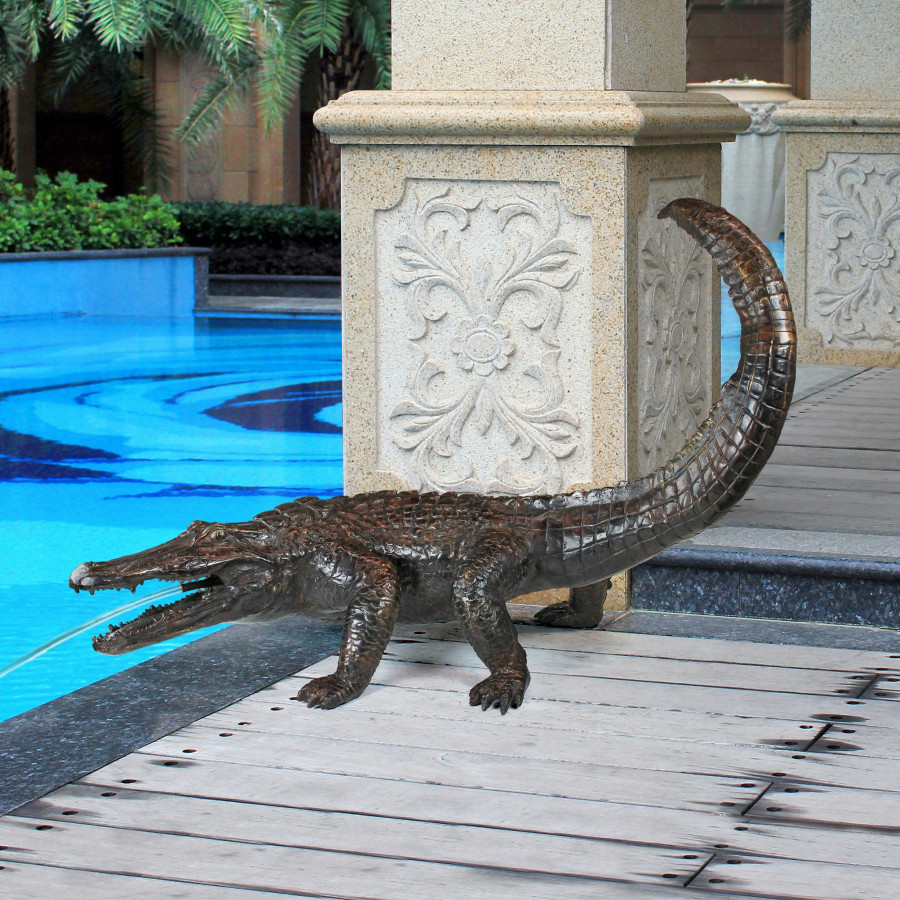 Toscano - Gator on the Prowl Spitting Alligator Garden Statue