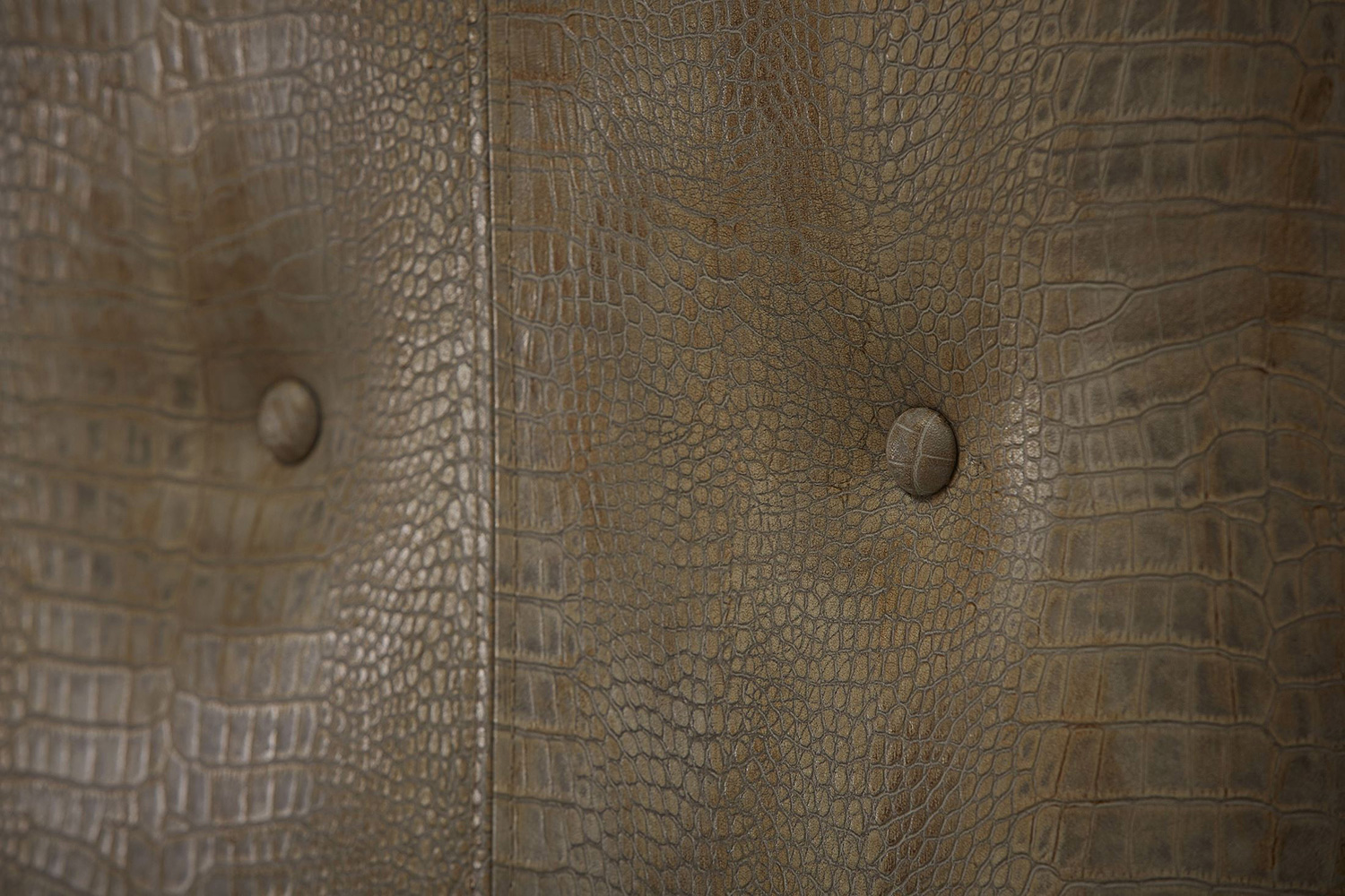 A.R.T. - Morrissey Bezel Lloyd Upholstered Shelter Bedroom Set