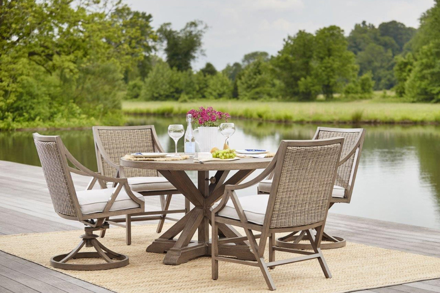 A.R.T. - Summer Creek Outdoor Pampas Round Dining Table