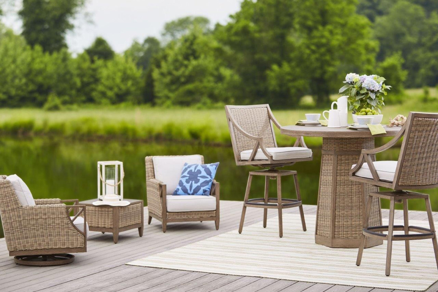 A.R.T. - Summer Creek Outdoor Pampas Universal Gathering Table