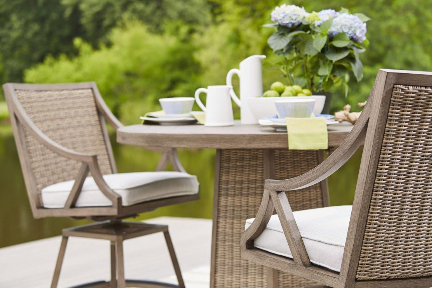 A.R.T. - Summer Creek Outdoor Pampas Universal Gathering Table