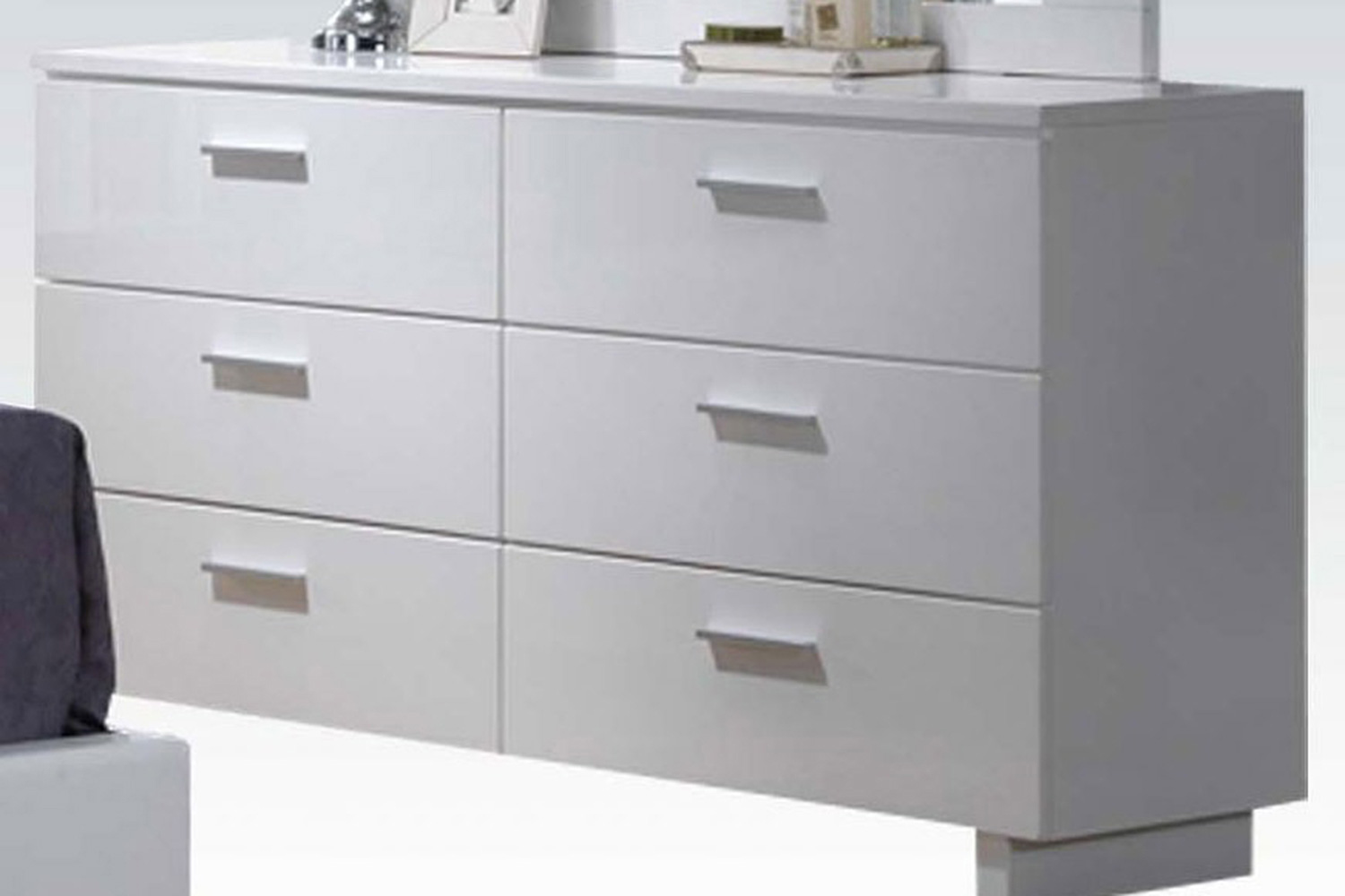 ACME - Lorimar Dresser in White/Chrome Leg