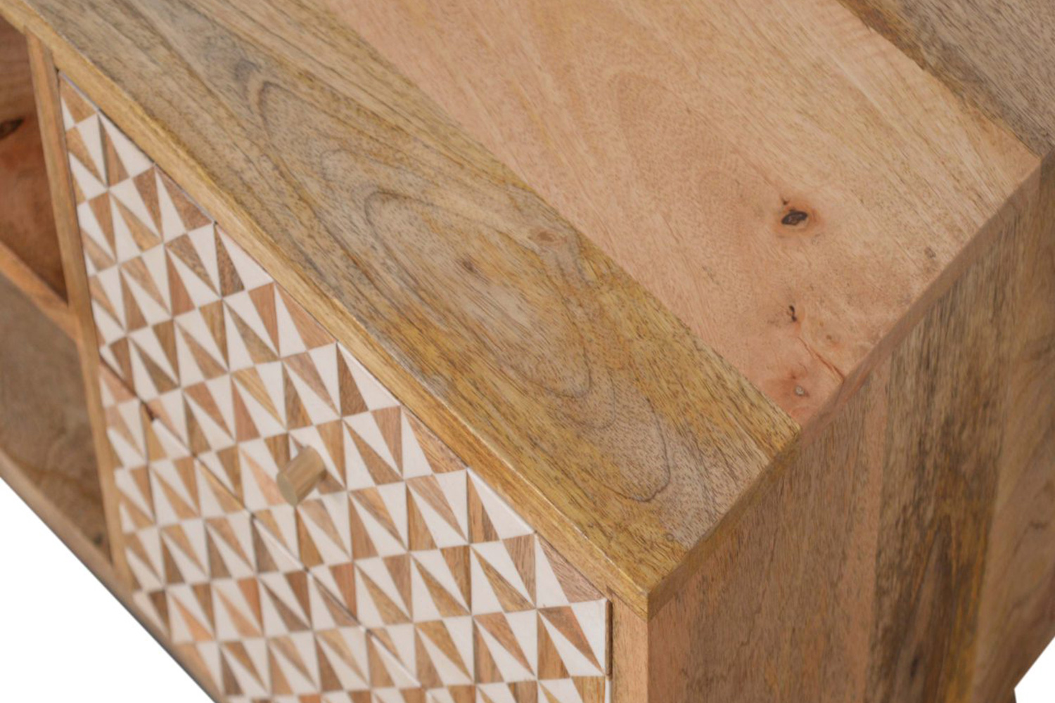 Artisan - Sarina Entertainment Unit