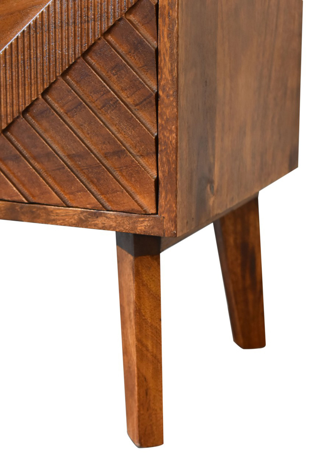 Artisan - Alma Bedside