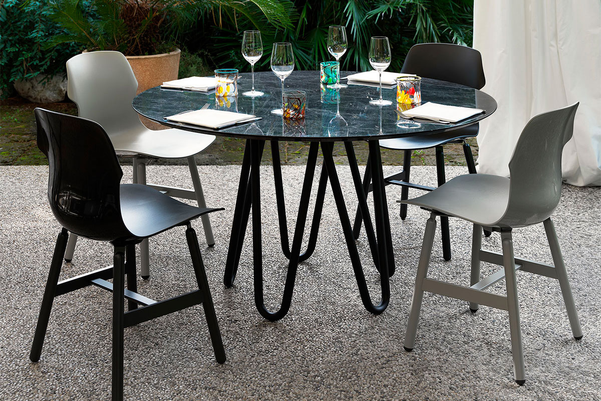 Casamania Meduse Round Dining Table - Black Top, Carrara Marble