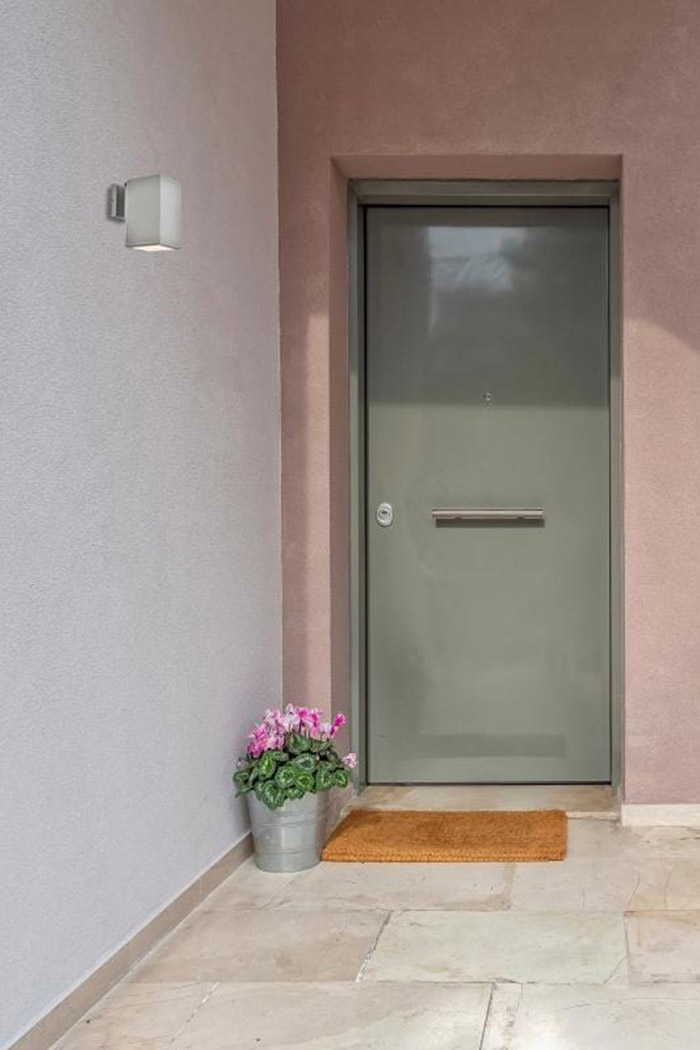 Elegant Raine Outdoor Wall - Silver (LDOD4041S)