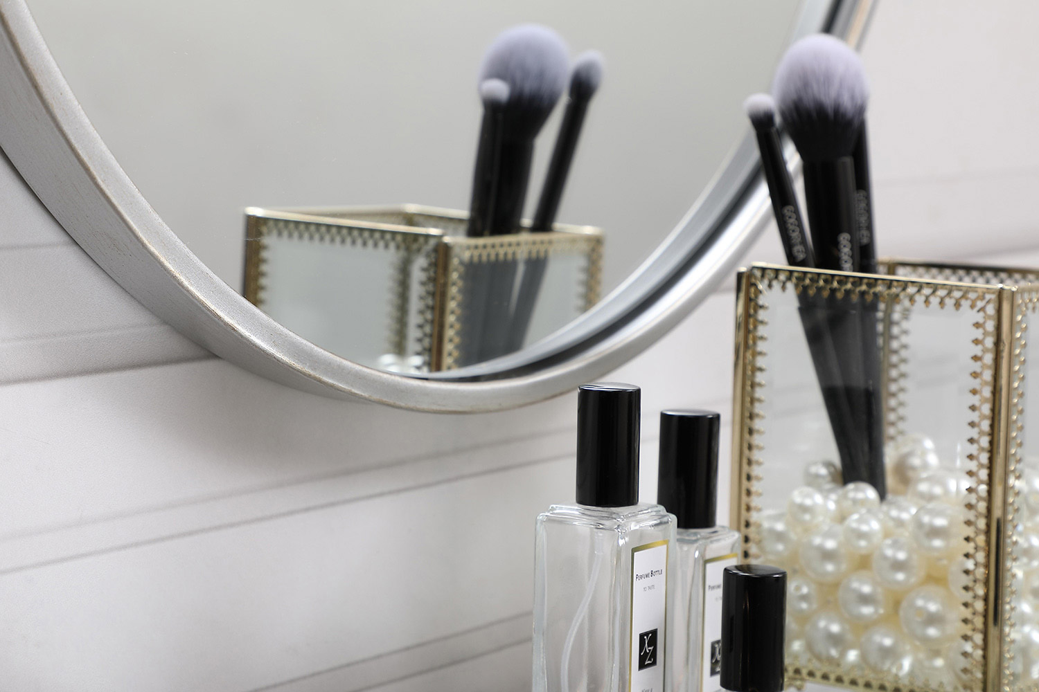 Elegant Wall Mirror - Silver, L 18" (MR4818S)