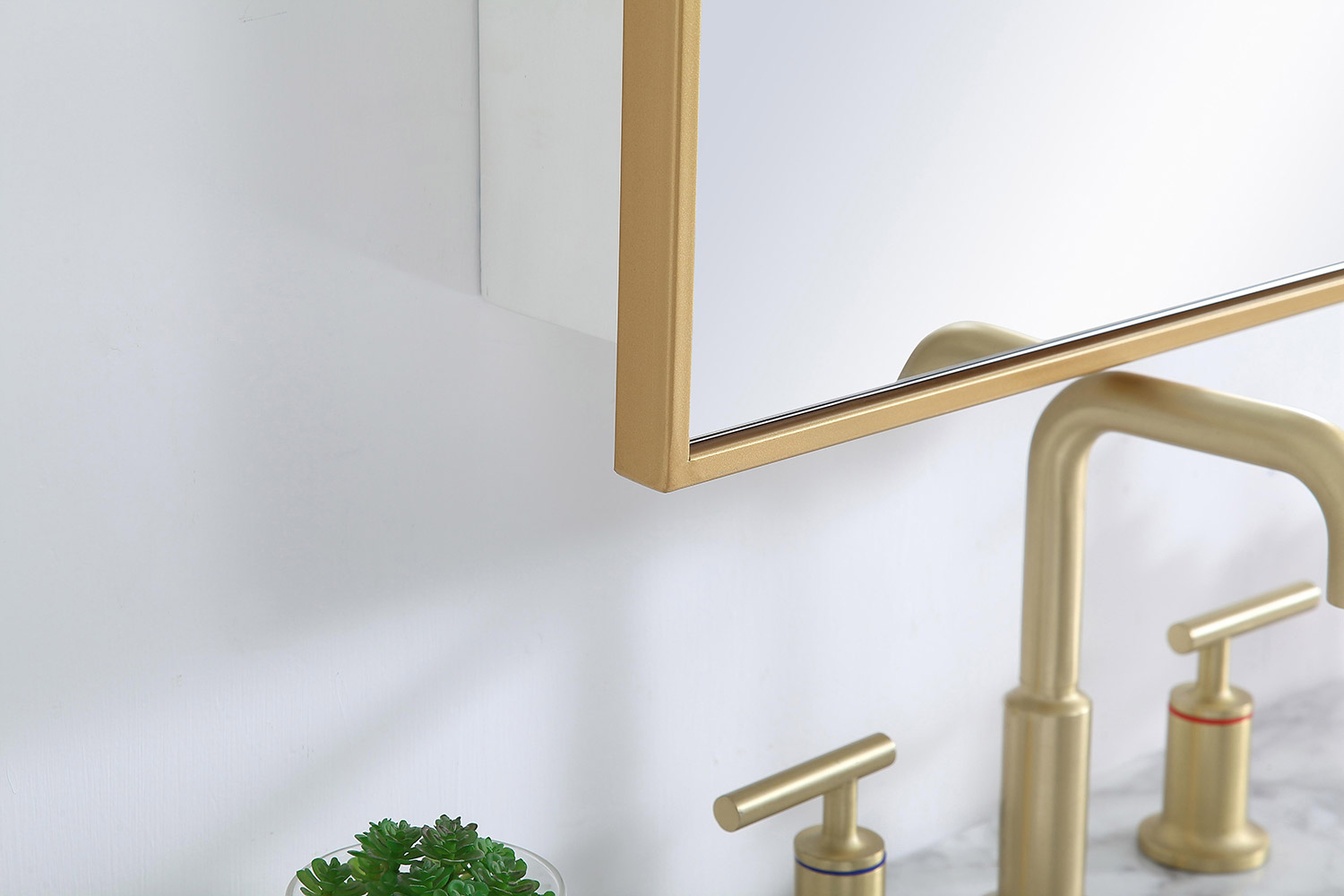 Elegant Wyn Medicine Cabinet - Brass, L 17" (MR571728BRS)