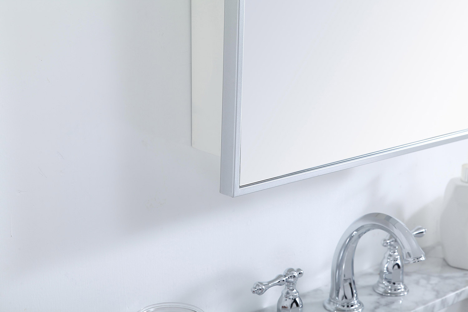 Elegant Wyn Medicine Cabinet - Silver, L 20" (MR572028S)