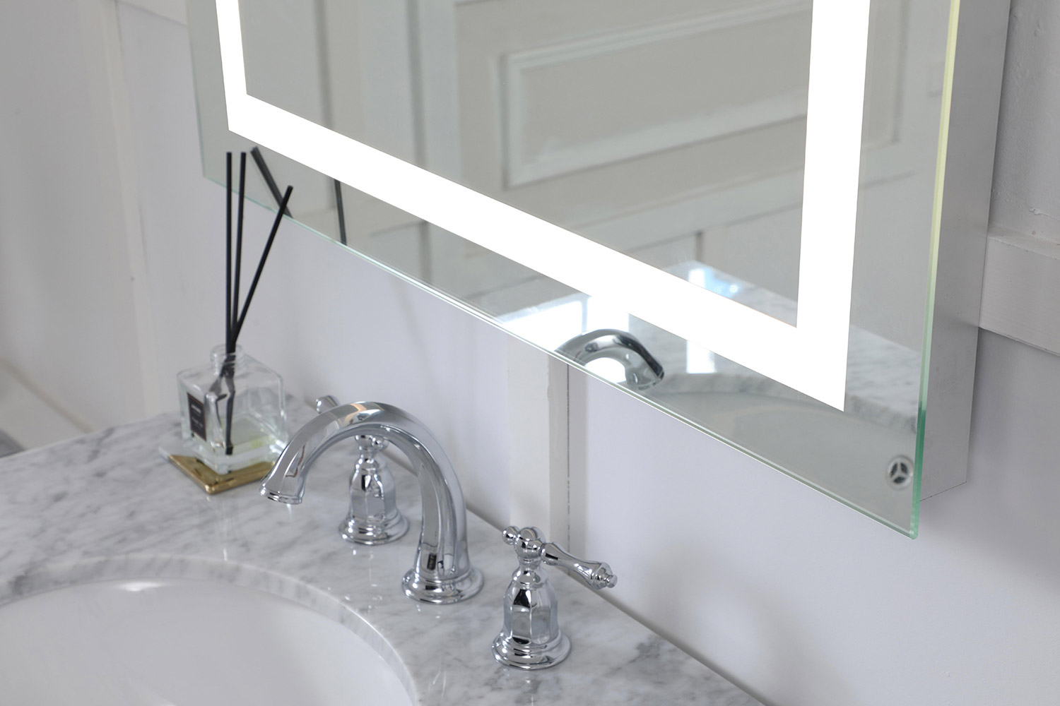 Elegant Wall Mirror - Clear/Cold White, D 24", H 30" (MRE-6003)