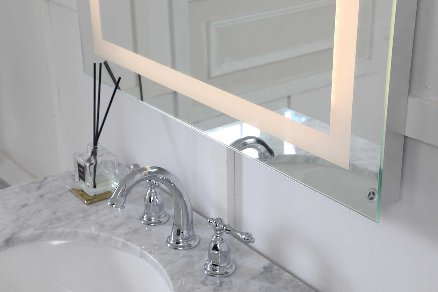 Elegant Wall Mirror - Clear/Warm White, D 24", H 30" (MRE-6013)