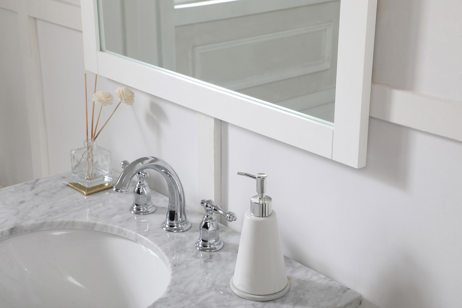 Elegant Wall Mirror - White, D 30", H 36" (VM23036WH)