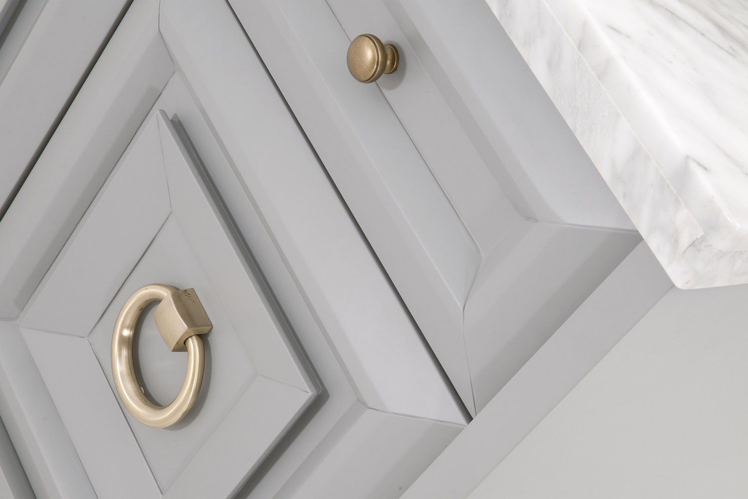 Essentials - Azure Carrera Media Chest