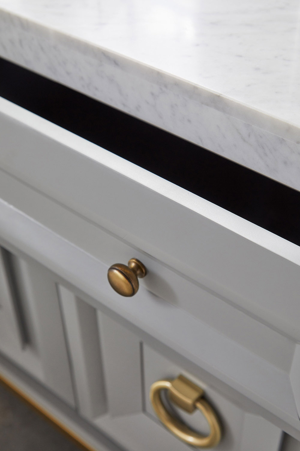 Essentials - Azure Carrera Media Chest