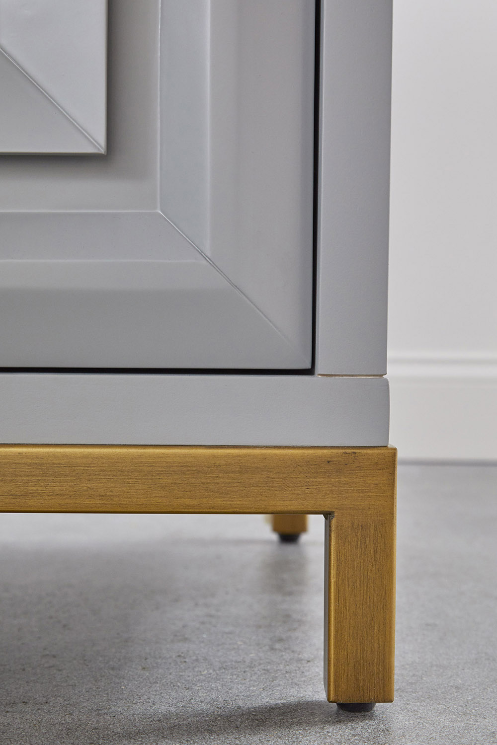 Essentials - Azure Carrera Media Chest