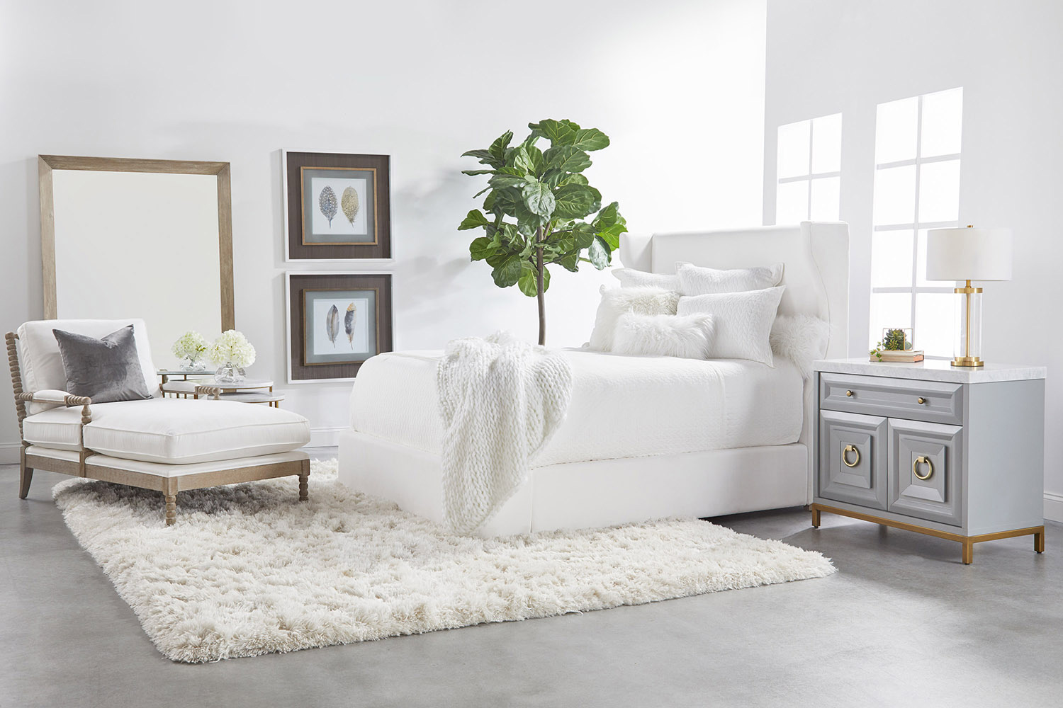 Essentials - Azure Carrera Media Chest