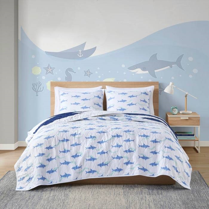 FaFurn - 3-Piece Reversible Sharks Quilt Set