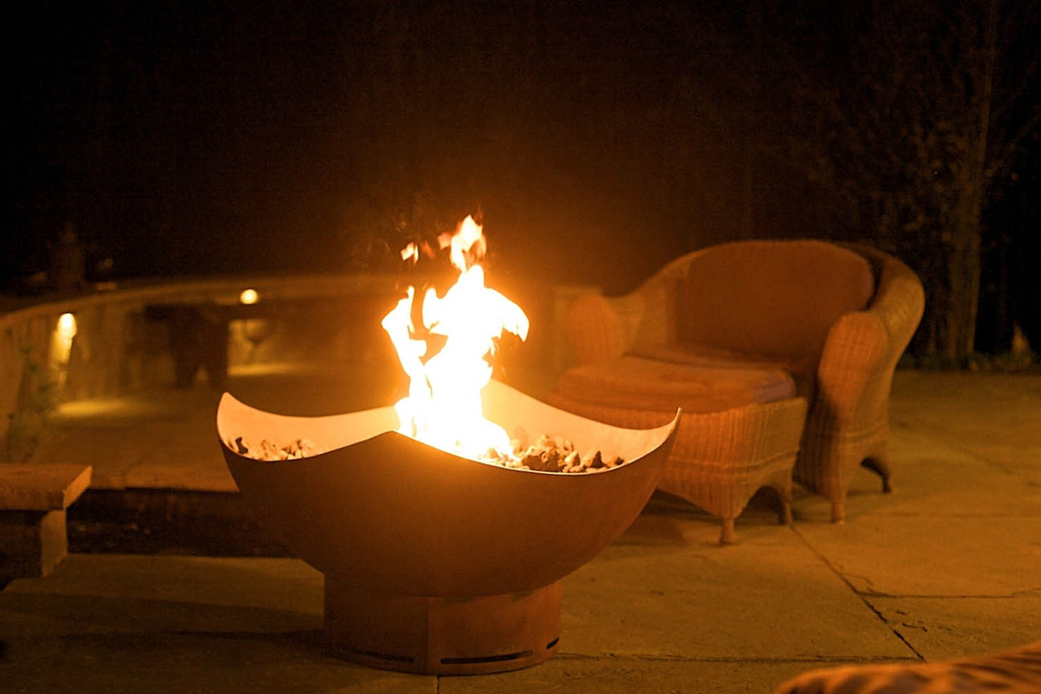 Fire Pit Art Manta Ray Natural Gas - All Weather Electronic Ignition AWEIS - Iron Oxide Patina