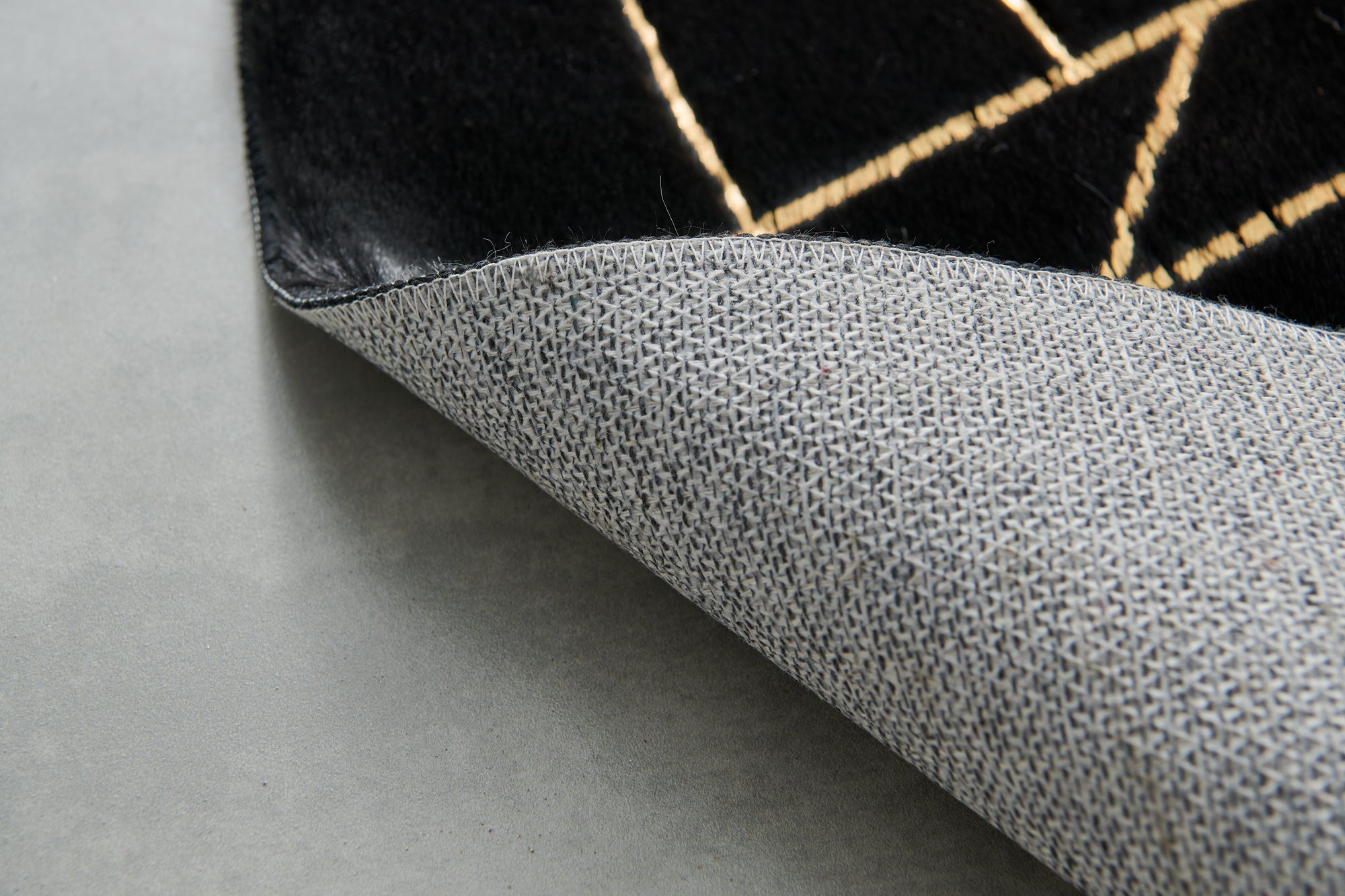 Furnings Lily Luxury Black Geometric Washable Abstract Gold-Gilded Chinchilla Faux Fur Area Rug - 5'L x 3'W