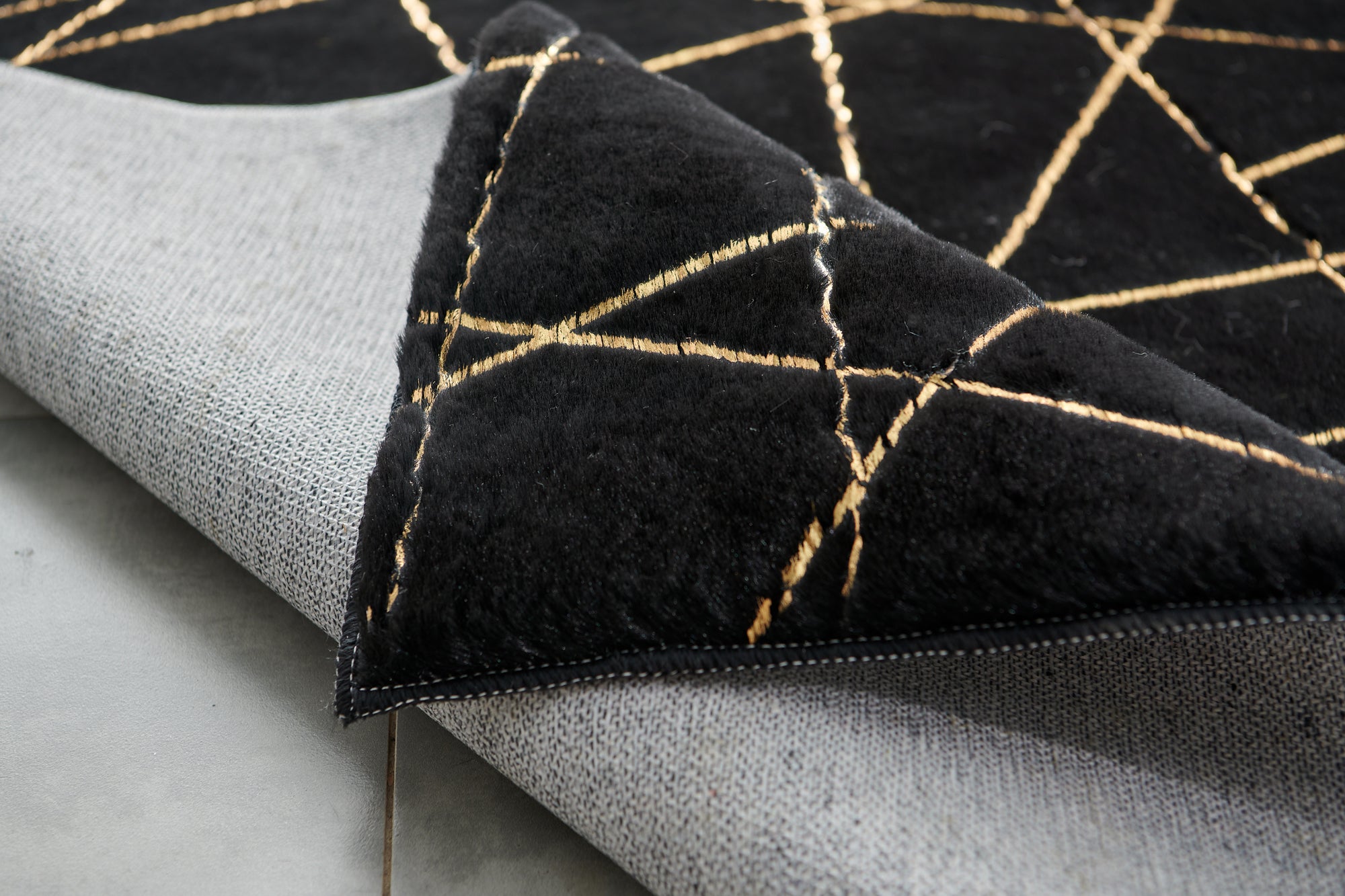 Furnings Lily Luxury Black Geometric Washable Abstract Gold-Gilded Chinchilla Faux Fur Area Rug - 5'L x 3'W