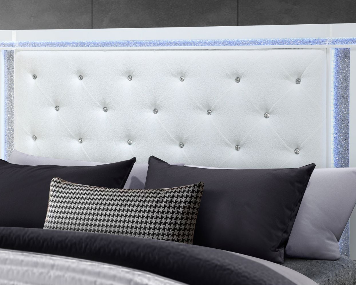 GF Alina White Queen Bed Group