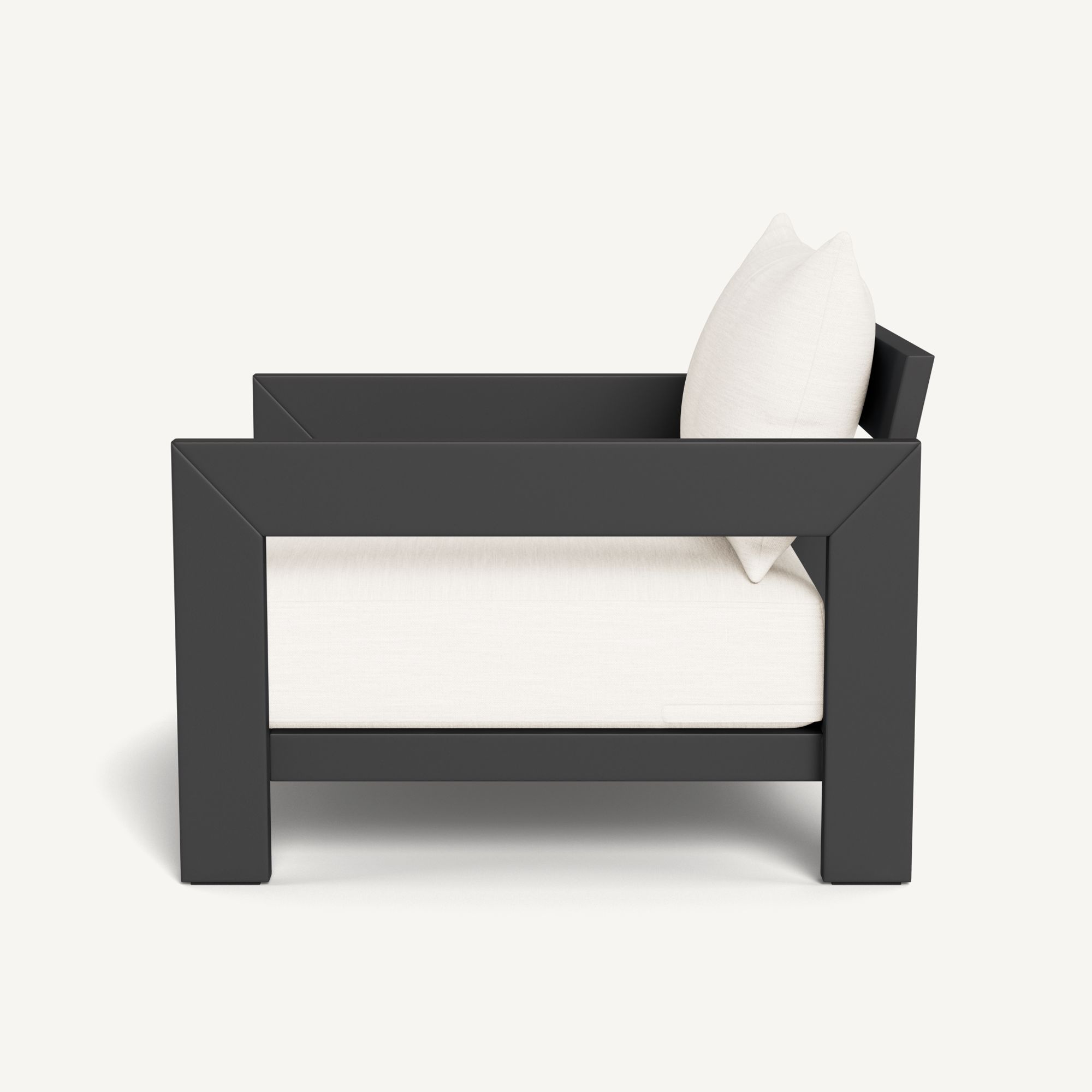 Harbour Hampton Lounge Chair - Aluminum Asteroid / Panama Blanco / Batyline Silver