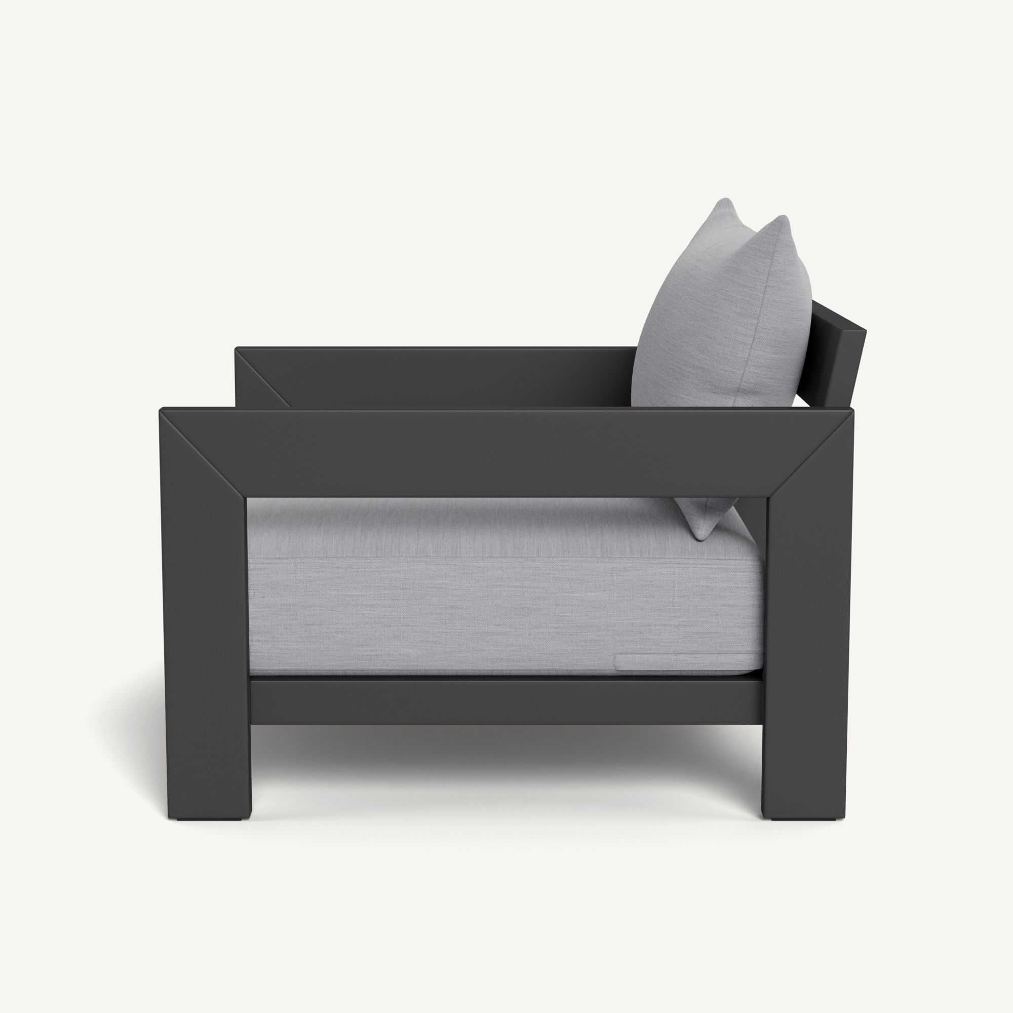 Harbour Hampton Lounge Chair - Aluminum Asteroid / Panama Cloud / Batyline Silver