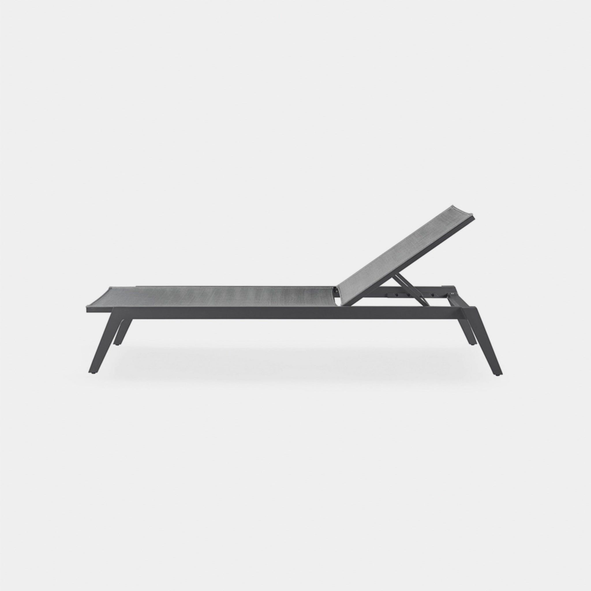 Harbour Loop Stacking Sun Lounge in Aluminum Asteroid / Batyline Silver