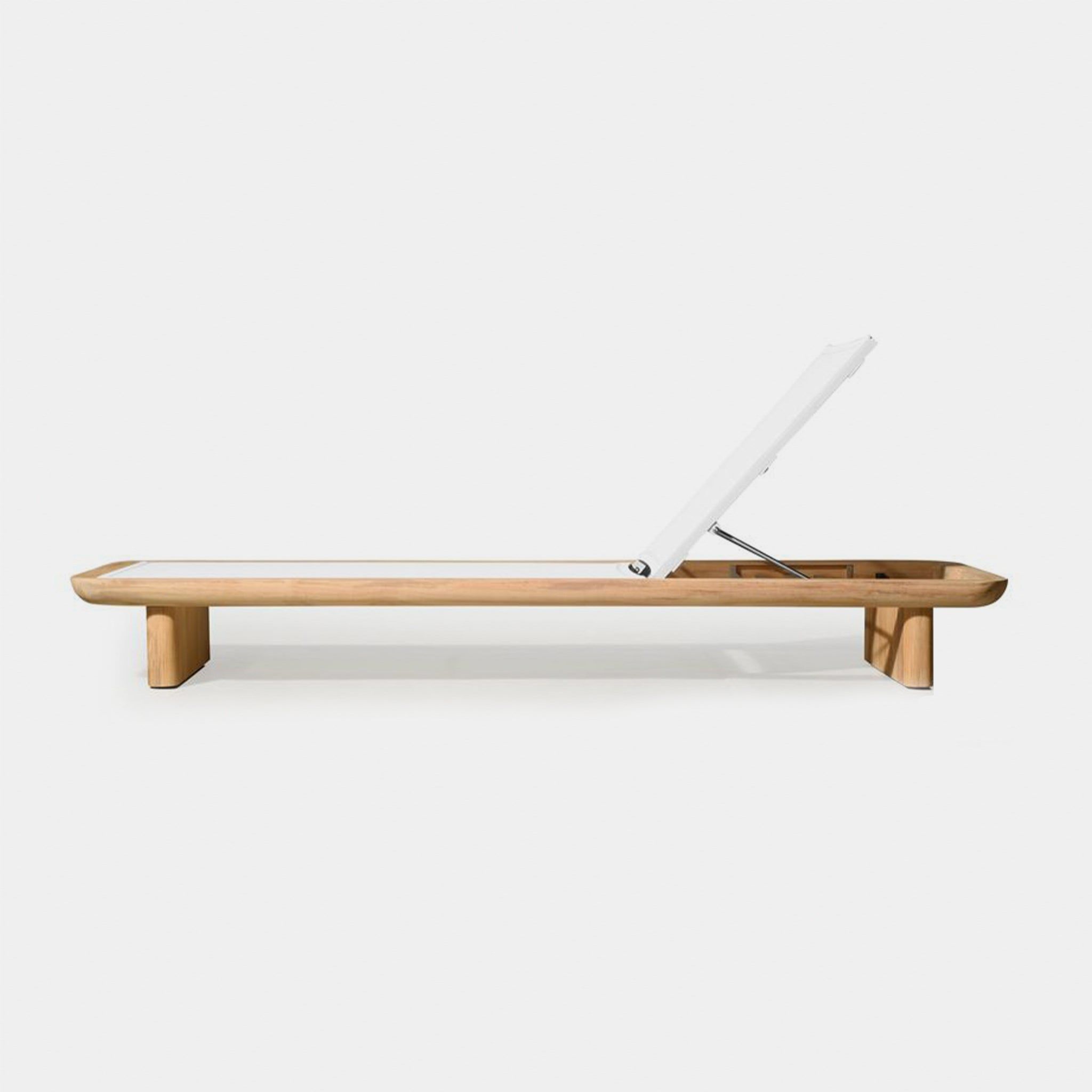 Harbour Victoria Teak Sun Lounge in Teak Natural / Batyline White