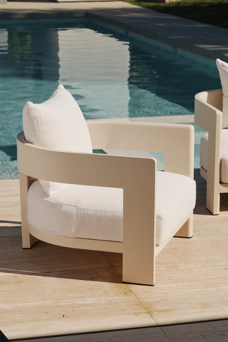Harbour Victoria Aluminum Round Slatted Coffee Table