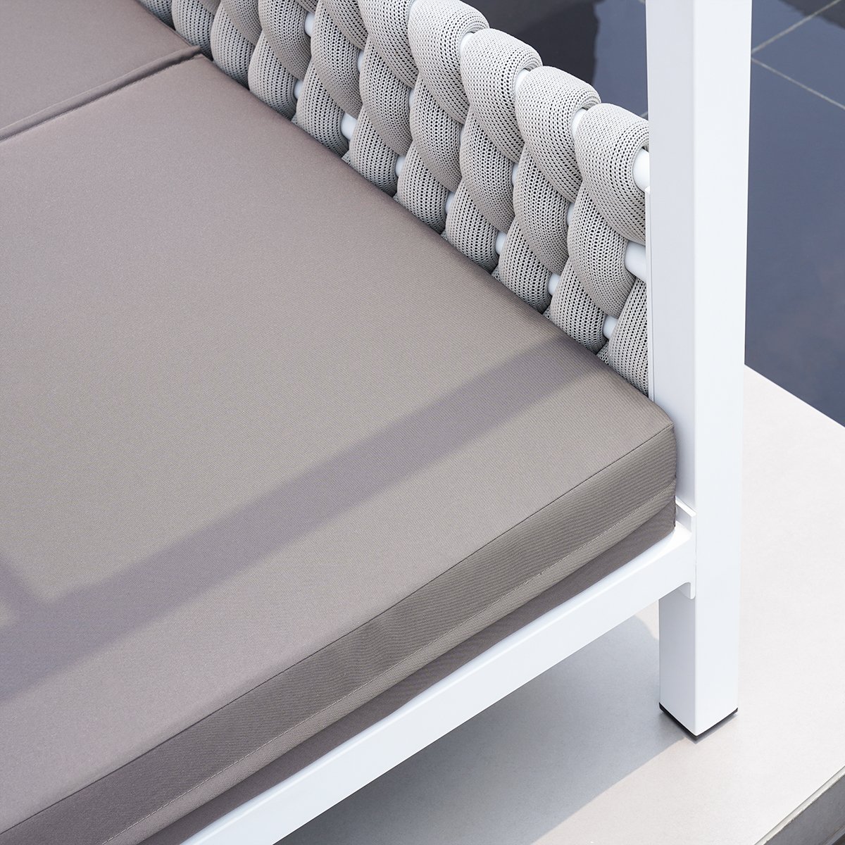 HMR - White Aluminum & Gray Woven Rope 2-Person Outdoor Patio Daybed with Canopy Curtains