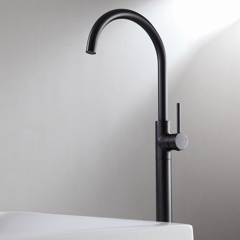 HMR - Brewst Freestanding Tub Filler Faucet in Matte Black, Brass