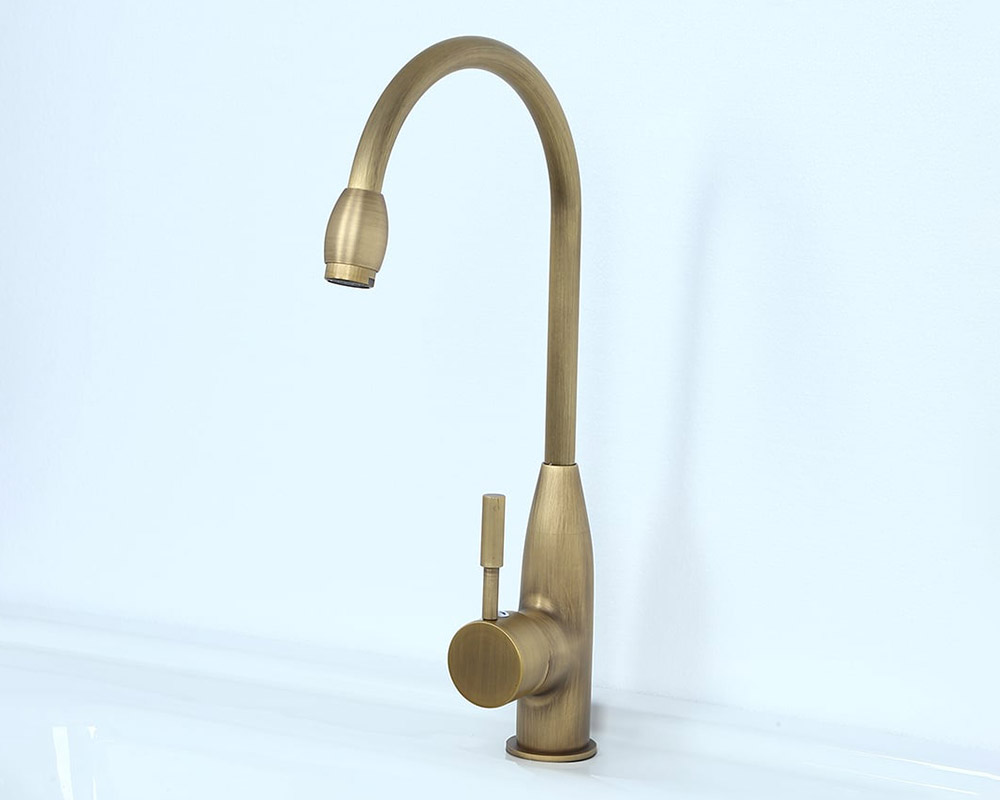 HMR - Stev Classic Goosenecked Single Handle 1-Hole Kitchen Faucet Solid Brass in Antique Brass