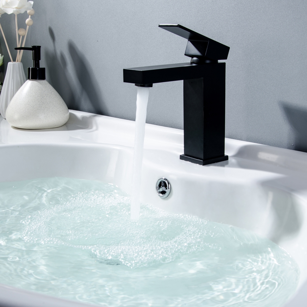 HMR - Vland Single Handle 1-Hole Deck-Mount Sink Faucet in Matte Black