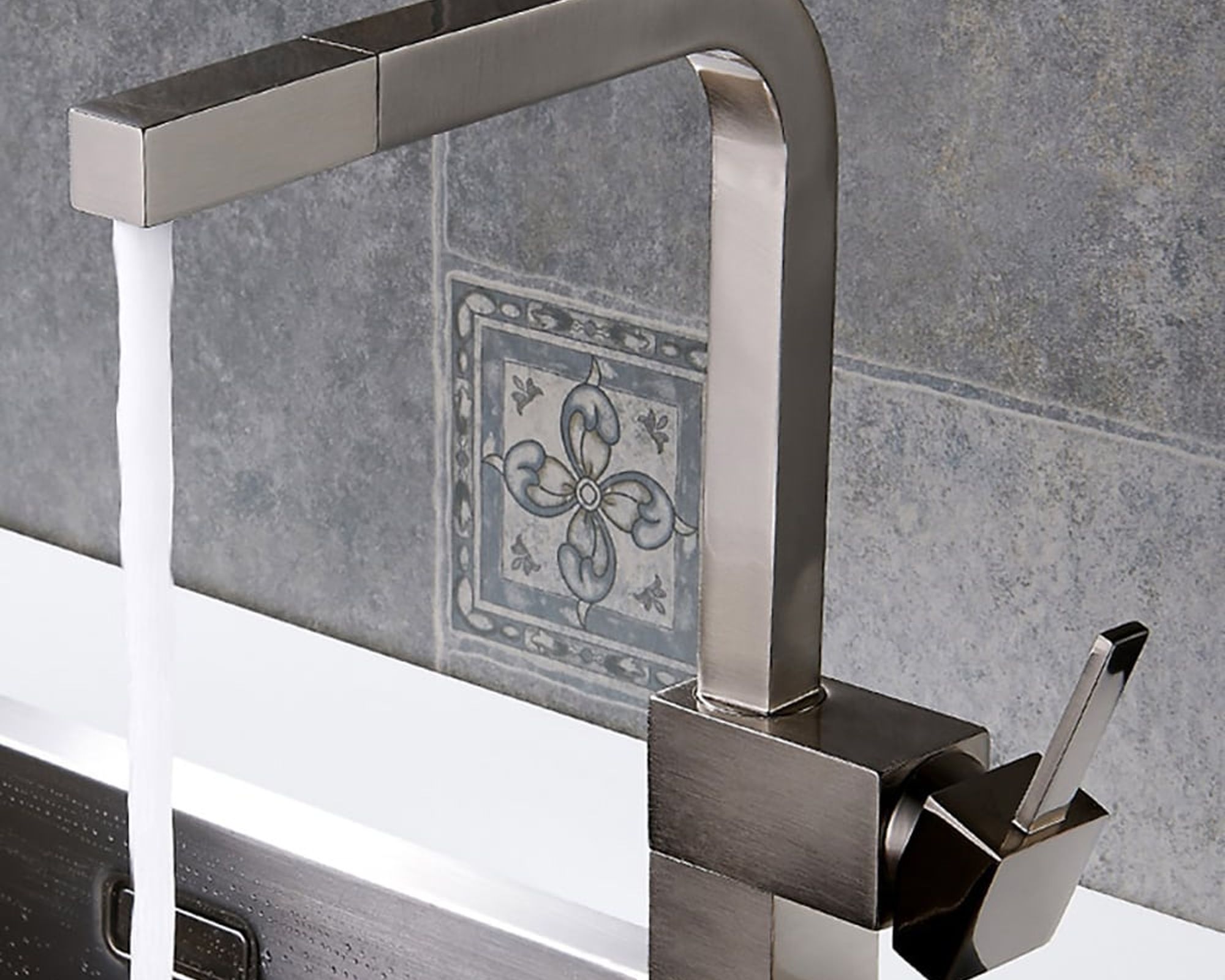 HMR - Contemporary Pull-Out Brass Kitchen Faucet